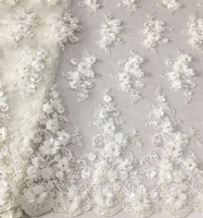 Tissu en tulle brodé de fleurs 3D de haute qualité pour robe de mariée, avec des strass brodés à la main pour sac à jouets de mariage