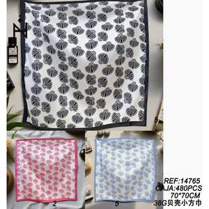 Petit mouchoir carré Seashell 70x70Cm 38G, écharpe à la mode pour femmes - Product Image 1