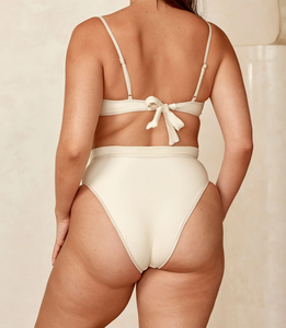 Maillot de bain bikini deux pièces haut de gamme en nylon et élasthanne, avec logo personnalisé OEM, coupe balconnet, armatures, taille haute et liens au dos – Grande Vente - Product Image 4