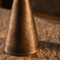 Lampe de table LED d'ambiance moderne en albâtre naturel avec abat-jour conique, base en bronze, variateur tactile, rechargeable, pour chevet et hôtel