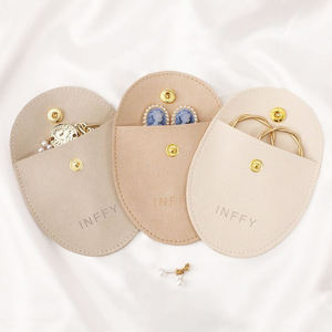 Sacs à bijoux en microfibre personnalisés de haute qualité avec logo en relief, pochette à bagues personnalisée pour cadeau de mariage, conteneur à bijoux de qualité - Product Image 4
