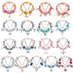 Buntes Kristallglas-Perlenarmband für Frauen und Mädchen mit Emaille-Schmetterling-Herz-Anhänger und Schlangenkette als Geschenk - Product Image 1