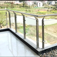 Balcon en verre moderne pour l'extérieur avec garde-corps et balustrades en acier inoxydable pour escaliers et balcons d'appartements