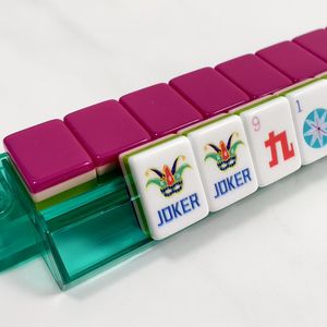 <span class=keywords><strong>Set</strong></span> di <span class=keywords><strong>Mahjong</strong></span> americano a 4 strati, piastrelle in acrilico rosso rosa con carte 160, <span class=keywords><strong>Set</strong></span> di giochi eleganti di lusso per adulti e regalo - Product Image 6