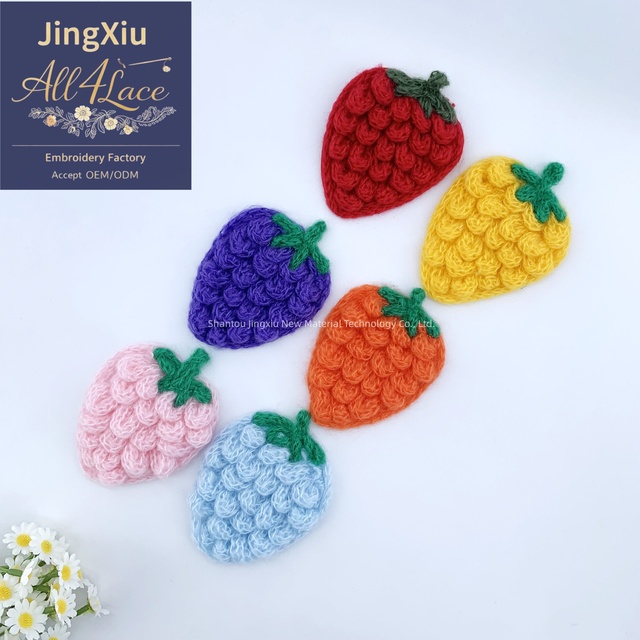 Pure Handmade Strawberry Crochet Applique 3D Hand-knitted Fruit Patch for Boutique Kids Clothing Sweater Factory Supply