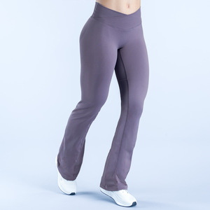 Pantalones de yoga acampanados sin costuras de cintura alta con efecto levantacola, ajustados, de color liso y diseño fruncido en los glúteos - Product Image 2