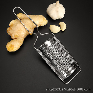 Rallador de queso de acero inoxidable rectangular con diseño arqueado para jengibre y ajo, herramienta de cocina duradera, apta para contacto con alimentos. - Product Image 4