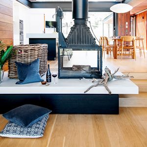 Villa moderna de madera con paredes de vidrio y detalles de piedra para espacios de vida al aire libre - Product Image 3