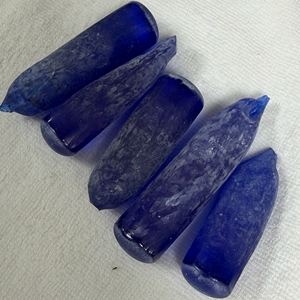 Spinelle bleue cobalt synthétique brute de laboratoire non taillée pour la découpe de pierres précieuses - Product Image 6