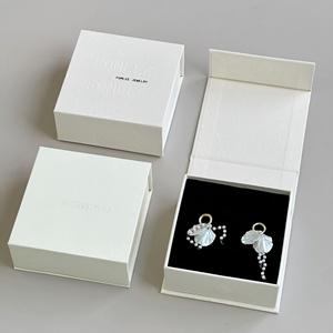 環境に優しいリサイクル素材を使用したデザイナー段ボール包装、マグネット開閉式、黒色折りたたみ式磁気紙製ギフトボックス、キャンドル用 - Product Image 4