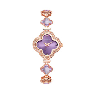 Reloj de Pulsera de Cuarzo con Cadena de Alta Gama para Mujer, Diseño de Trébol de Cuatro Hojas con Incrustaciones de Diamantes, Venta al por Mayor de Fábrica - Product Image 4