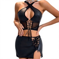Ensemble de lingerie punk 3 pièces en similicuir PU et maille pour femme, comprenant un crop top dos nu à bretelles croisées et à nouer, une mini-jupe et un string, style clubwear