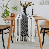 Chemin de table tissé à la main avec pompons, en mélange de coton, avec set de dessous de plat assorti pour table à manger