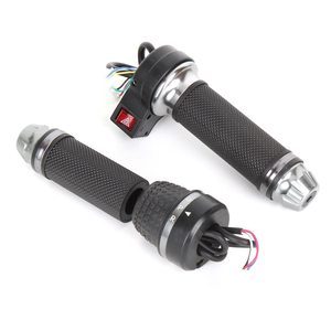 L'interface de l'anneau en aluminium est fermement installée sur le <span class=keywords><strong>guidon</strong></span> arc-en-ciel <span class=keywords><strong>pro</strong></span> pour moto - Product Image 3