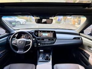 Lexus ES <span class=keywords><strong>2022</strong></span> 200 Excellence Edition berline d'occasion pas cher - Product Image 6