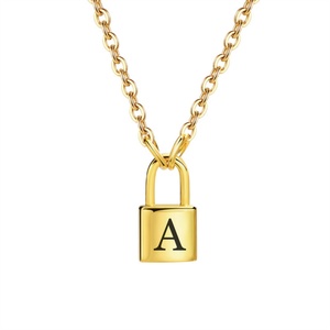 Collar de Moda con Colgante de Letra Chapado en Oro Fino y Cierre de Acero Inoxidable - Product Image 1
