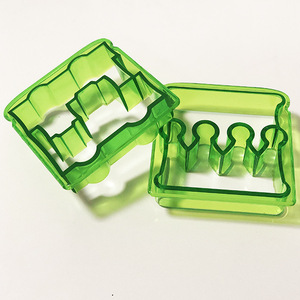 Crown Shaped Mini Truck Sandwich Cutter Green Plastic Kitchen Gadget For Party Use 10x12cm - Product Image 1