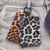 Nouvelle mini pochette à imprimé léopard avec fermoir à pression, porte-clés, petite bourse à monnaie pour femme, sac de rangement portable pour cartes et écouteurs avec anneau porte-clés