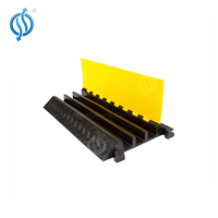 PVC caoutchouc polyuréthane piéton trafic véhicules fil garde ADA conforme fauteuil roulant accessible câble protecteur câble rampes