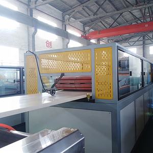 Máquina de fabricación de puertas compuestas de plástico y madera, línea de producción de tableros de puerta de PVC WPC para Oriente Medio - Product Image 5