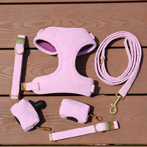 Luxe, gewatteerde corduroy hondenharnas met poepzakhouder, halsband en riem voor bruiloften, schattig design - Product Image 1
