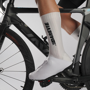 Darevie Couvre-chaussures de cyclisme aérodynamiques blancs imperméables personnalisés, surchaussures de <span class=keywords><strong>vélo</strong></span> de <span class=keywords><strong>route</strong></span> souples et très élastiques pour l'extérieur - Product Image 1