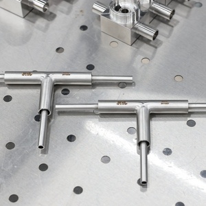 Raccord orbital coaxial UHP en acier inoxydable 316L électro-polissé, type T 1/2 x 1/4 Nai Lok, pour applications semi-conductrices industrielles - Product Image 2