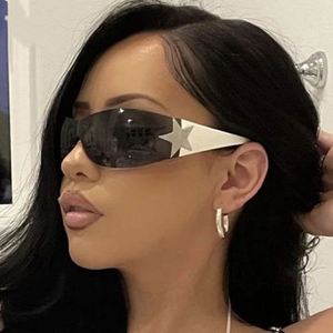 Gafas de Sol Deportivas Punk Extra Grandes Sin Montura con Logotipo Personalizado para Mujer, Gafas de Sol Envolventes de una Pieza Estilo Y2K para Mujer - Product Image 3