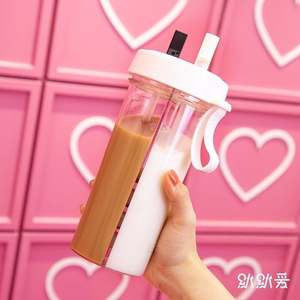 Botella de agua de plástico dividida con tanque de bebida doble con pajita doble y tapa Botella de agua portátil transparente sin Bpa - Product Image 3