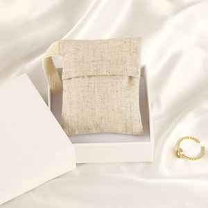 Sac carré en coton personnalisé avec cordon de serrage, logo et couleur sur mesure - Pochette élégante pour petits bijoux et lunettes de soleil, idéale pour l'emballage cadeau - Product Image 2