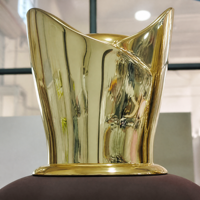 Modelo de Exhibición de Perfume Gigante Personalizado de 1.1m, Tapa Esculpida Chapada en Oro, Acabado Aterciopelado para Exhibición en Escaparates