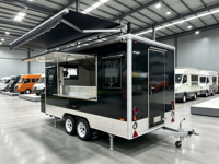Remorque alimentaire mobile rouge personnalisée entièrement équipée avec structure en acier inoxydable pour la restauration commerciale : hot-dogs, glaces, bonbons, snacks, chips