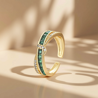 Bague Éternité Tendance pour Femme en Laiton Plaqué Or 18K, Sertie de Zircon Vert à Taille Géométrique et Monture Griffe, Réglable, pour Mariage et Fête