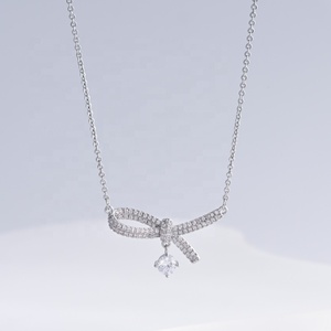 Collier minimaliste en cuivre de haute qualité plaqué rhodium avec chaîne en forme de boîte, pour un usage quotidien, pour femmes, avec pendentif incrusté de zirconium cubique. - Product Image 2
