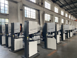 <span class=keywords><strong>Machine</strong></span> à scie à ruban <span class=keywords><strong>pour</strong></span> la découpe de panneaux en mélamine <span class=keywords><strong>pour</strong></span> les <span class=keywords><strong>planches</strong></span> de bois - Product Image 4