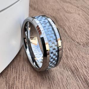 Vente chaude 8mm Bleu Incrustation De <span class=keywords><strong>Fiber</strong></span> De Carbone Bords Biseautés De Haute Qualité Argent Bande De Mariage En Carbure De Tungstène pour Hommes Classique Élégant - Product Image 2