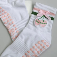 Chaussettes de Pilates personnalisées en coton doux antidérapantes pour la gym, avec logo personnalisé, chaussettes de Pilates professionnelles antidérapantes