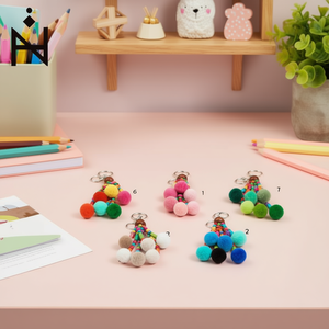 Set di Portachiavi con Perline in Legno e Pompon, 3 Pezzi, Bianco con Fibbia a K - Product Image 2