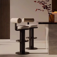 Tabouret de bar moderne minimaliste de style italien en métal de luxe, en acier inoxydable, avec siège en mousse haute résilience, couleur personnalisable