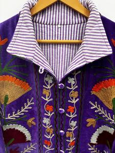Chaqueta bordada Suzani de terciopelo Patrón floral hecho a mano con forro y botones hechos a mano Regalo de mujer - Product Image 3