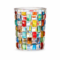 Verre à whisky géométrique coloré au design élégant et moderne, idéal pour le bourbon, le scotch et les cocktails, personnalisable dans les pubs