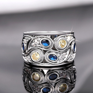 Anello Floreale Traforato a Fascia Larga per Donna, Gioiello da Dito alla Moda - Product Image 6