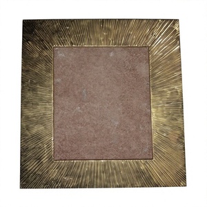 Cadre photo rectangulaire en métal haut de gamme avec revêtement en laiton sur MDF, durable et écologique, décoration d'intérieur - Product Image 1
