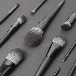 Bộ cọ trang điểm chuyên nghiệp 12 chiếc màu đen nhãn hiệu riêng, lông mềm, cán gỗ, chất lượng cao, tổng hợp, số lượng đặt hàng tối thiểu thấp, logo tùy chỉnh - Product Image 5