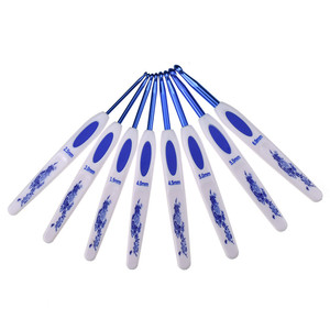 Gancho de <span class=keywords><strong>ganchillo</strong></span> ergonómico clásico, aguja de <span class=keywords><strong>ganchillo</strong></span> de aluminio con Mango antideslizante, funda con patrón de porcelana azul y blanca, 16 Uds. - Product Image 6