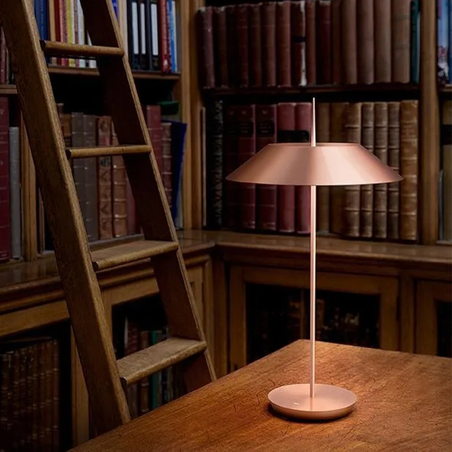 Designer Modern Hotel Bedside Bedroom Home Decor Light Garden Rechargeable Cordless Touch Led Battery Table Lamp Custom