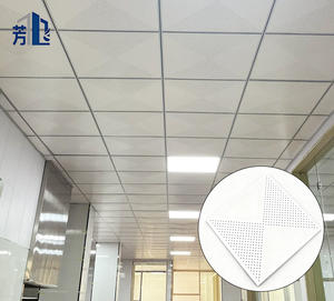 Vente directe fabricant : Plaque de <span class=keywords><strong>plafond</strong></span> en métal perforé ignifuge avec boucle en aluminium intégrée diagonale pour hôtels, hôpitaux et gymnases - Product Image 1