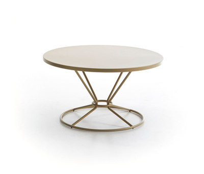 Mesa de té con estructura de aluminio.