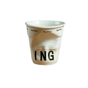 Taza de Café Plegada de Estilo Nórdico, Taza de Cerámica Irregular con Letras Inglesas, Tazas Personalizadas para Latte y Desayuno con Eslóganes de Café - Product Image 5