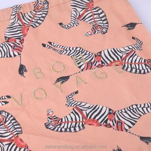 Pochette cadeau personnalisable en sergé de coton durable avec impression animale par sublimation intégrale, cordon de serrage et logo brodé or, sac anti-poussière - Product Image 3